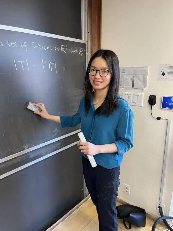 34岁数学教授王虹受热捧，老家村民：她从小就很聪明，家里出了好几个老师