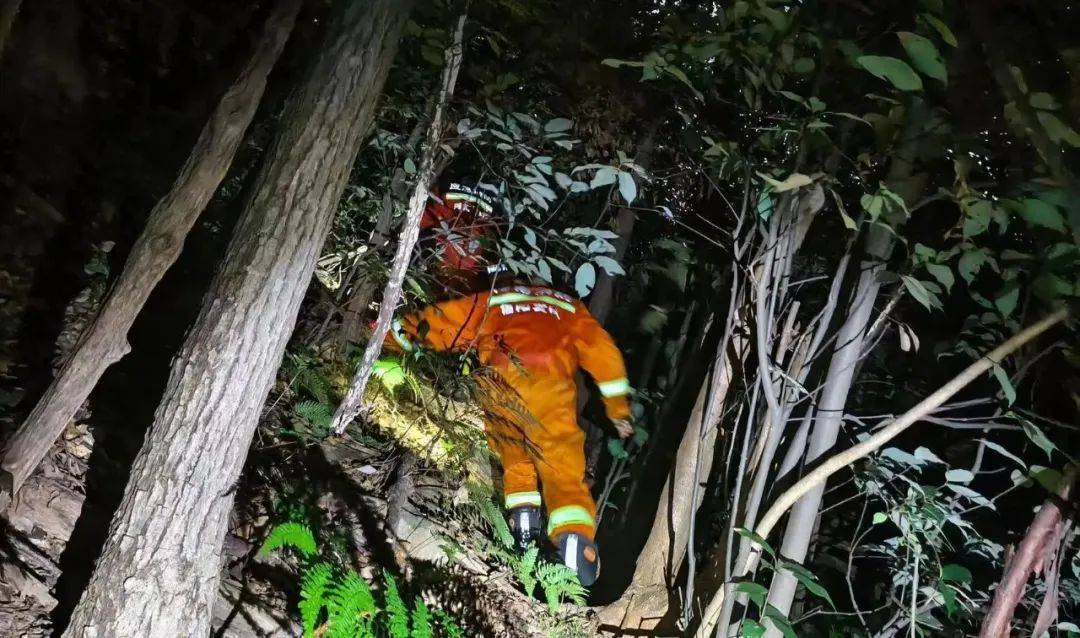 太危险！36人登山，30人迷失深山！